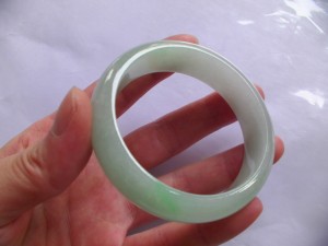 翡翠バングル