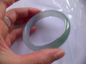 氷翡翠バングル