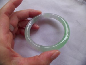 氷翡翠バングル