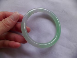 氷翡翠バングル