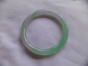 氷翡翠バングル