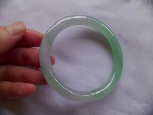 氷翡翠バングル