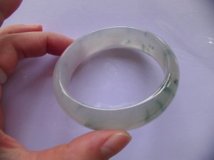 氷翡翠バングル