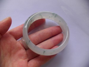 氷翡翠バングル