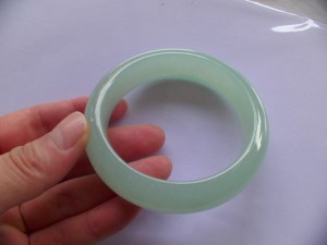 翡翠バングル