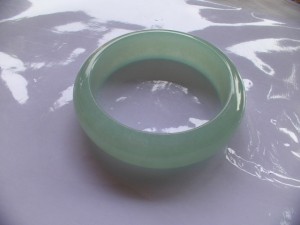 翡翠バングル