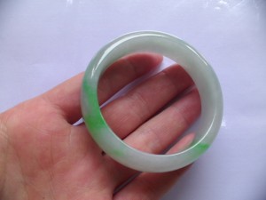 翡翠バングル