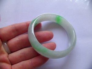 翡翠バングル