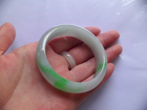 翡翠バングル