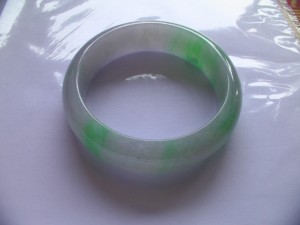 翡翠バングル