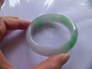 翡翠バングル