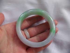 翡翠バングル