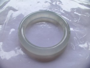 氷翡翠バングル