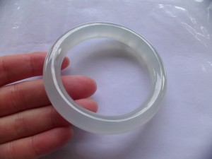 氷翡翠バングル