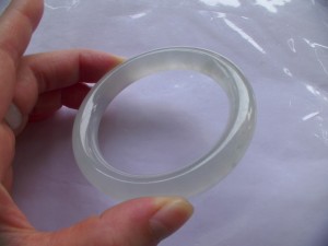 氷翡翠バングル