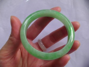 翡翠バングル