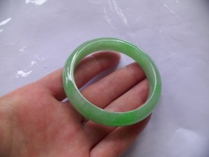 翡翠バングル