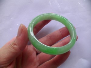翡翠バングル