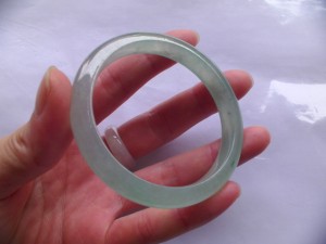 氷翡翠バングル