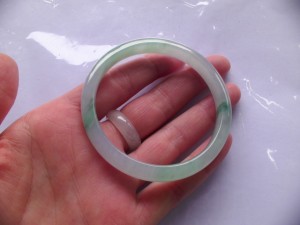 翡翠バングル