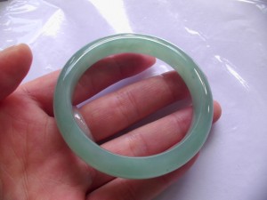 翡翠バングル