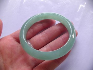 翡翠バングル