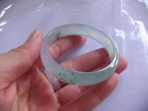 氷翡翠バングル
