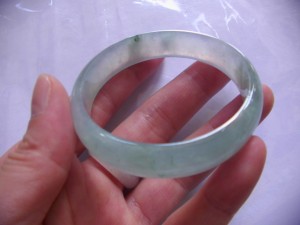 氷翡翠バングル