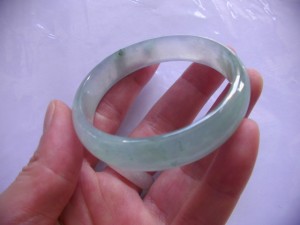 氷翡翠バングル