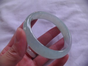 氷翡翠バングル