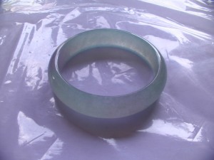 氷翡翠バングル