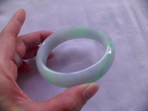 翡翠バングル