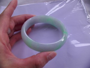 翡翠バングル