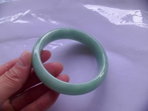 翡翠バングル