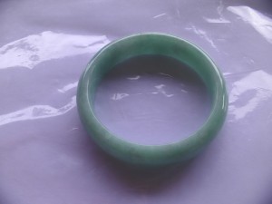 翡翠バングル