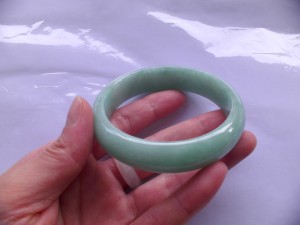 翡翠バングル