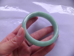 翡翠バングル