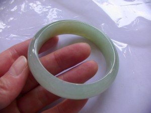 翡翠バングル
