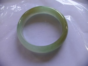 翡翠バングル