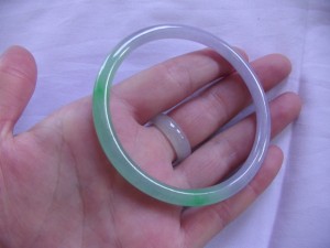 翡翠バングル