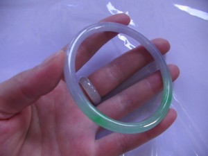 翡翠バングル