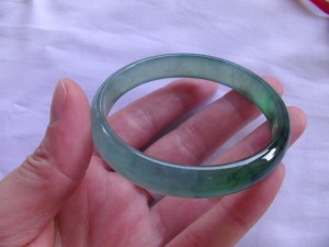 氷翡翠バングル