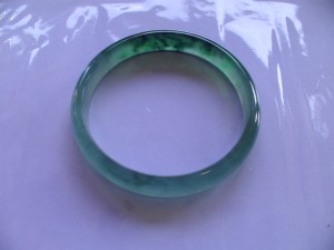 氷翡翠バングル