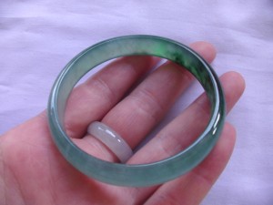 氷翡翠バングル