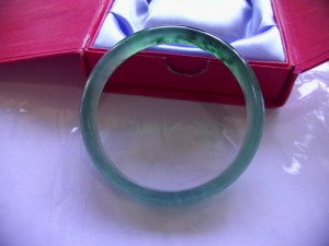 氷翡翠バングル