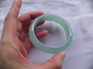 翡翠バングル