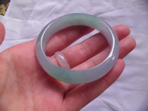 翡翠バングル
