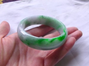 翡翠バングル