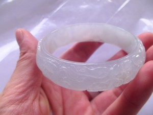 氷翡翠彫刻バングル