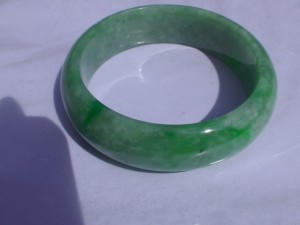 翡翠バングル